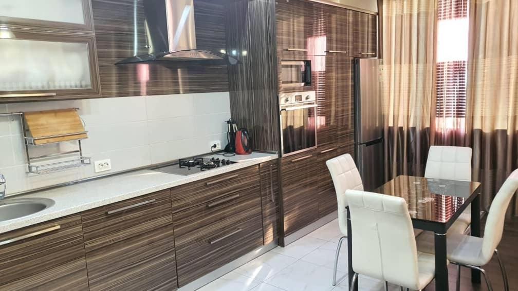 Apartment Studio With Good View บิชเคก ภายนอก รูปภาพ